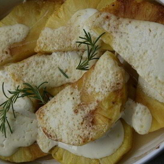 Рецепт ананасы, запеченные в сметанно-карамельном соусе