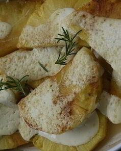 Ананасы, запеченные в сметанно-карамельном соусе