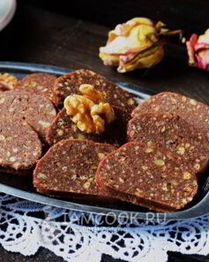 Колбаса шоколадная из печенья со сгущенкой