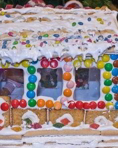 Домик из конфет