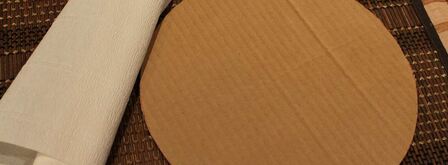 елка из шампанского и конфет. Шаг 2