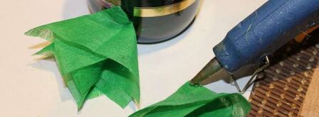 елка из шампанского и конфет. Шаг 25