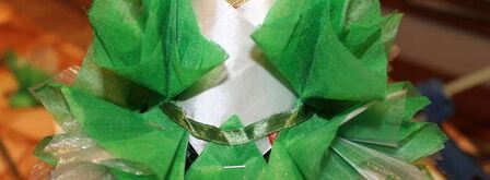 елка из шампанского и конфет. Шаг 34