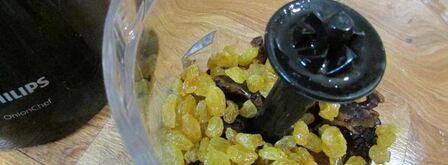 конфеты из сухофруктов с коктейльной вишней. Шаг 5