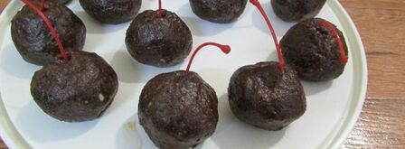 конфеты из сухофруктов с коктейльной вишней. Шаг 10