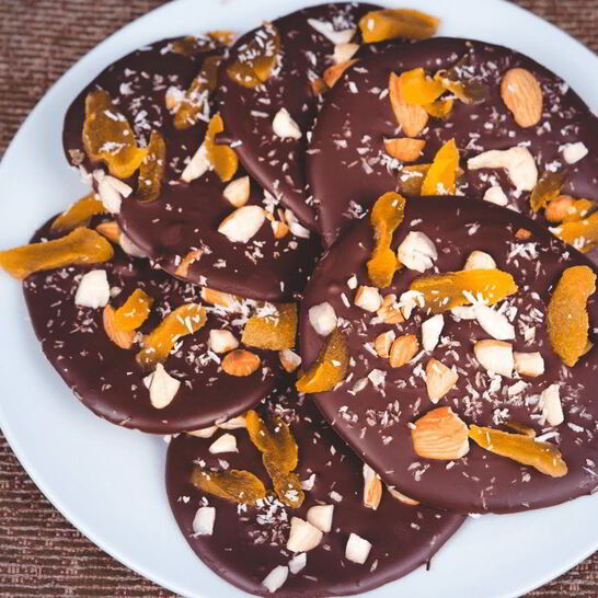 Рецепт шоколадные конфеты с орехами и курагой