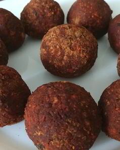 Сыроедческие конфеты из моркови, сухофруктов и орехов