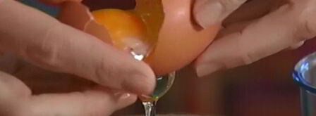 бисквит с клубникой и сливочным кремом. Шаг 3