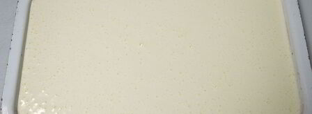 бисквитный рулет с клубничным кремом. Шаг 4