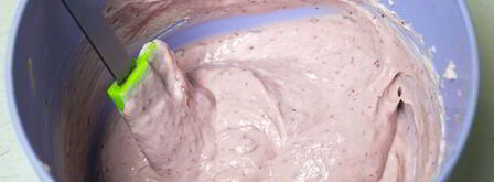 бисквитный рулет с клубничным кремом. Шаг 10