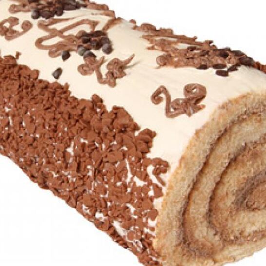 Рецепт бисквитный рулет, украшенный масляным кремом