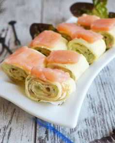 Блинные рулетики с крабовым кремом