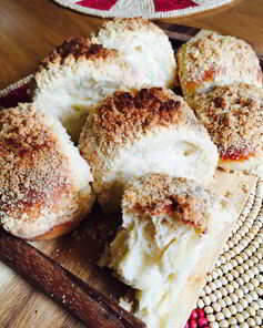 Булочки с ароматным штрейзелем и ванильным заварным кремом