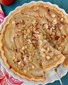 Десерт с грушевой начинкой и заварным кремом