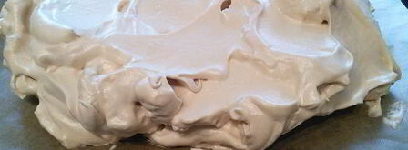 карамельная павлова со сливочным кремом и яичным ликером. Шаг 5