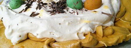 карамельная павлова со сливочным кремом и яичным ликером. Шаг 9