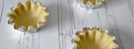 корзиночки с белковым кремом песочные. Шаг 8