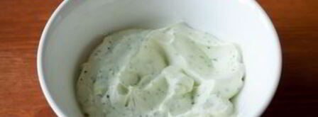 лосось со сливочным кремом в стаканчиках из огурца. Шаг 2