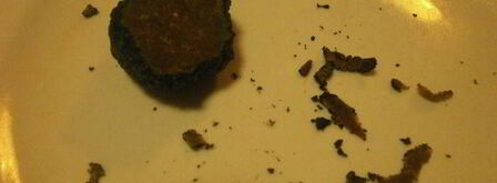 мешочки из моцареллы с кремом из сыра бри, трюфельным медом и лепестками трюфеля. Шаг 6