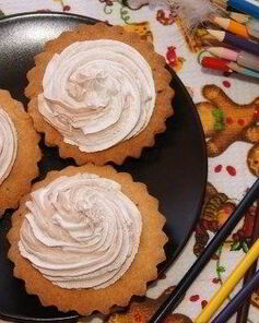 Песочные корзиночки с белковым кремом