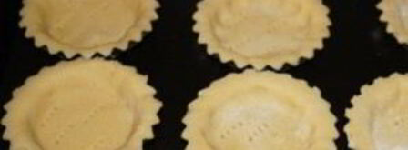 песочные корзиночки с белковым кремом. Шаг 5