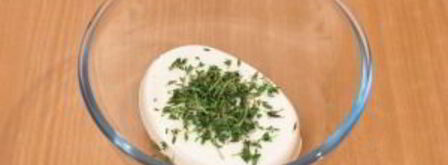 цыпленок, запеченный под кремом из филадельфии, чеснока, перца и тимьяна. Шаг 2