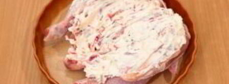 цыпленок, запеченный под кремом из филадельфии, чеснока, перца и тимьяна. Шаг 7