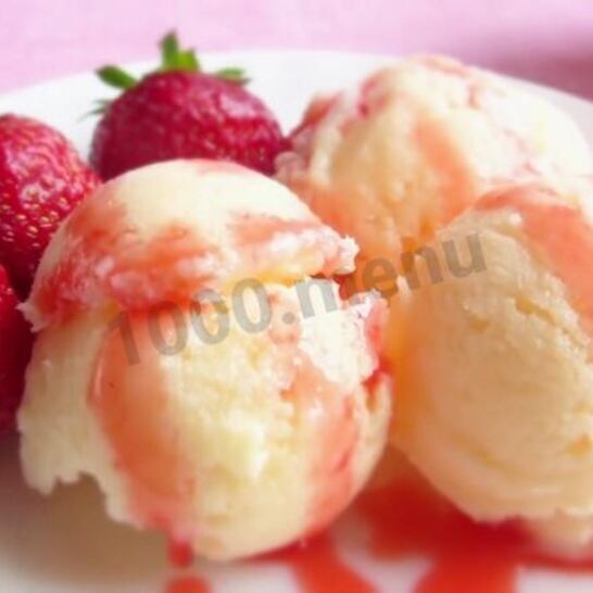 Рецепт домашнее мороженое без сливок с клубничным соусом