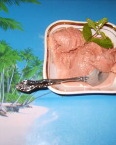 Карамельно-вишневое мороженое с корицей