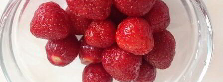 клубничное мороженое в шоколадной глазури. Шаг 3