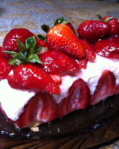 Клубничный торт-мороженое