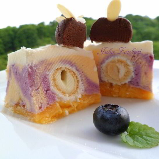 Рецепт мангово-черничное мороженое с конфетами рафаэлло с шоколадными шариками