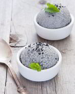 Мороженое из черного кунжута