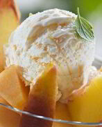 Персиковое сливочное мороженое