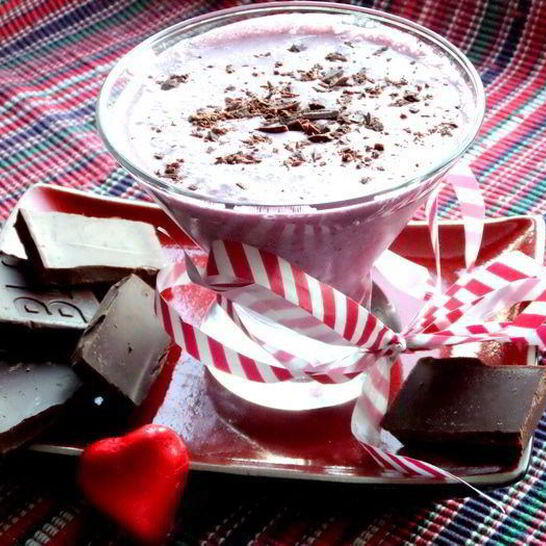 Рецепт прохладный коктейль из мороженого с черникой