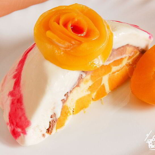 Рецепт торт-мороженое с консервированными персиками