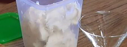 ванильное мороженое с карамельным соусом и миндальной нугой. Шаг 2