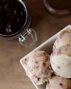 Вишневое трюфельное мороженое