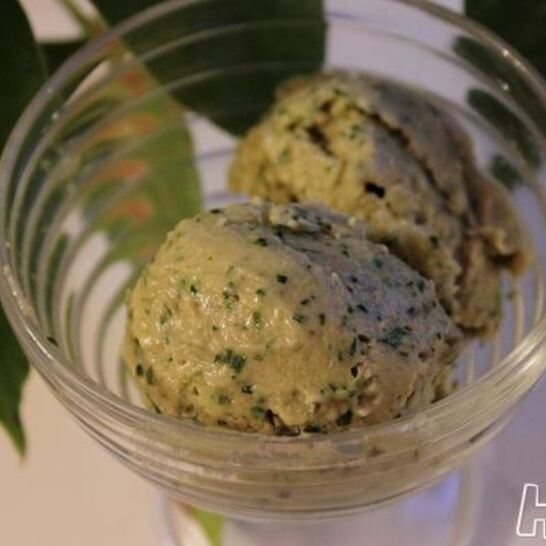 Рецепт зеленое мороженое с авокадо и рукколой