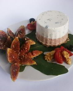 Мусс Два вкуса из творога и ветчины с инжиром