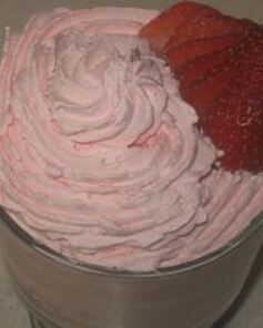 Мусс из клубники со взбитыми сливками