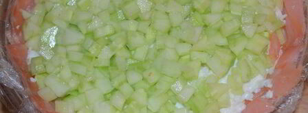 праздничный цукотто из форели с нежнейшим креветочным муссом, огурцом и сливочным кремом. Шаг 19