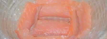 праздничный цукотто из форели с нежнейшим креветочным муссом, огурцом и сливочным кремом. Шаг 3