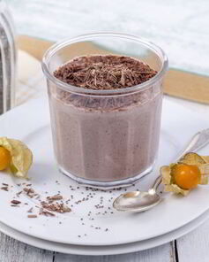 Шоколадный мусс с вишнями