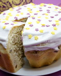 Вкусный пасхальный кулич с изюмом