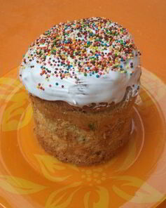 Заварной кулич с вяленой вишней