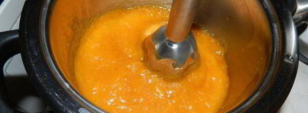 шоколадно-фруктовый баваруа с маринованными персиками, абрикосовым кули и нежнейшими меренгами. Шаг 5