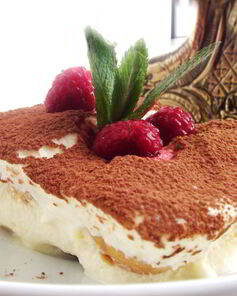 Тирамису с малиной и мятой