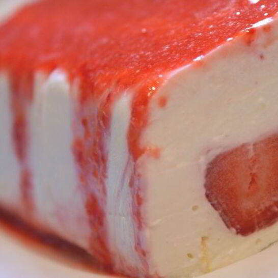 Рецепт творожный десерт с клубничным соусом