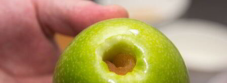 яблоко, запеченное с медом и орехами. Шаг 3